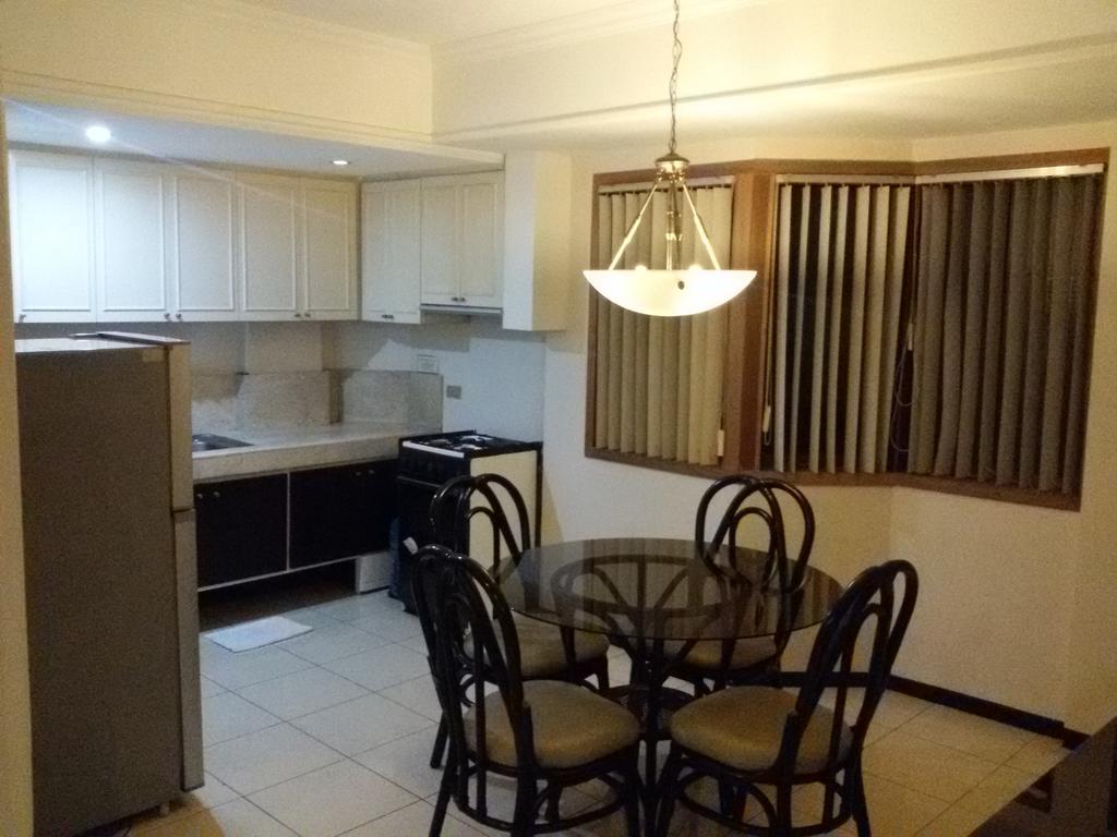 Ralph Anthony Suites Manila Esterno foto