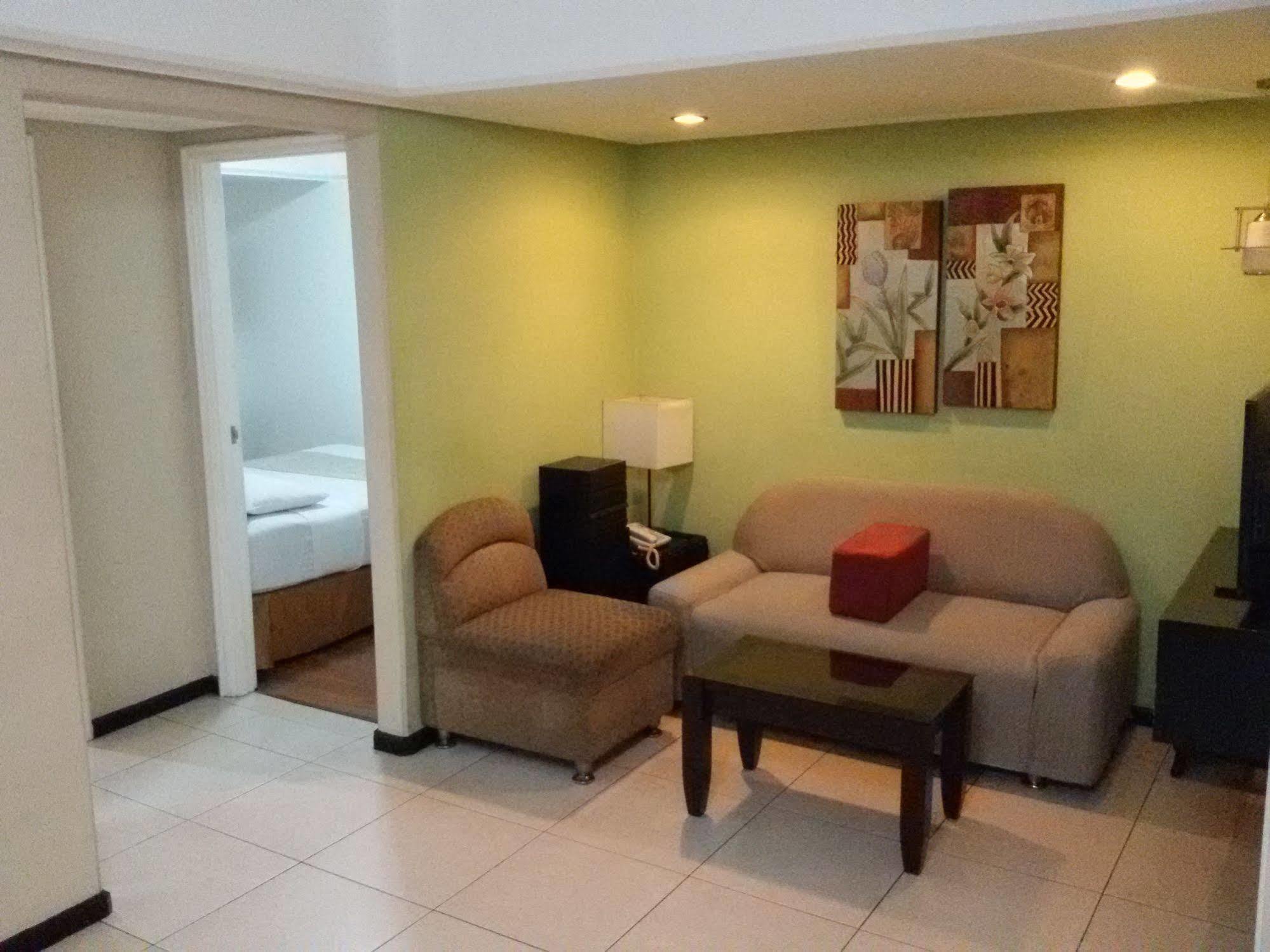 Ralph Anthony Suites Manila Esterno foto